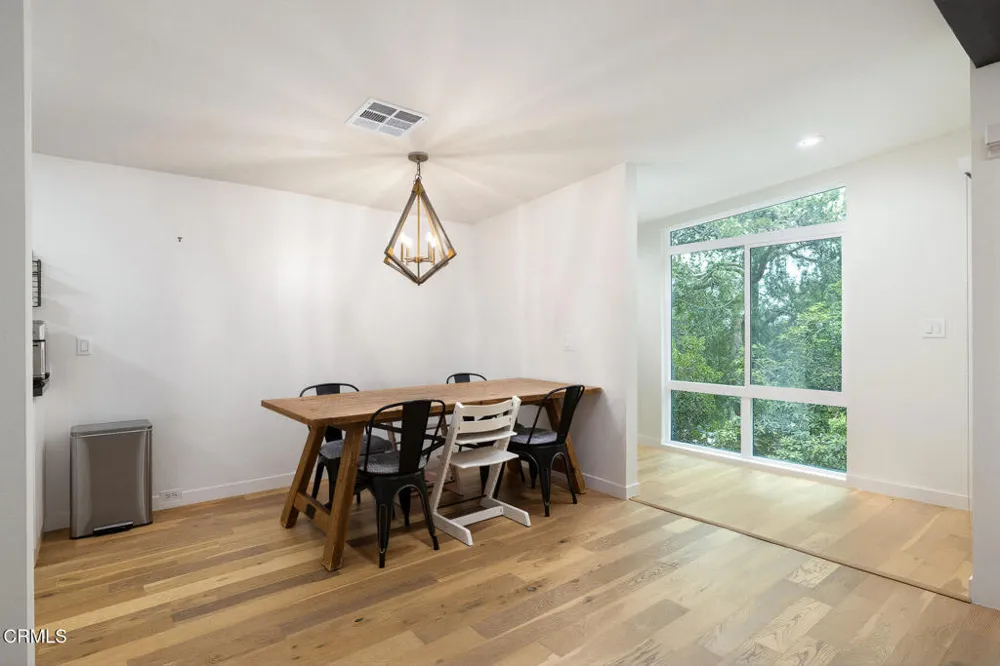 5148 Oakwood Avenue La Canada Flintridge, CA 91011