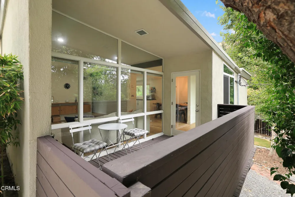 5148 Oakwood Avenue La Canada Flintridge, CA 91011