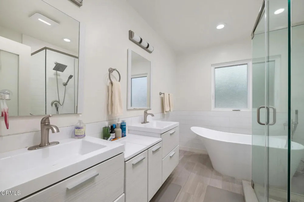5148 Oakwood Avenue La Canada Flintridge, CA 91011