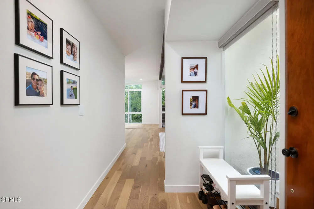 5148 Oakwood Avenue La Canada Flintridge, CA 91011