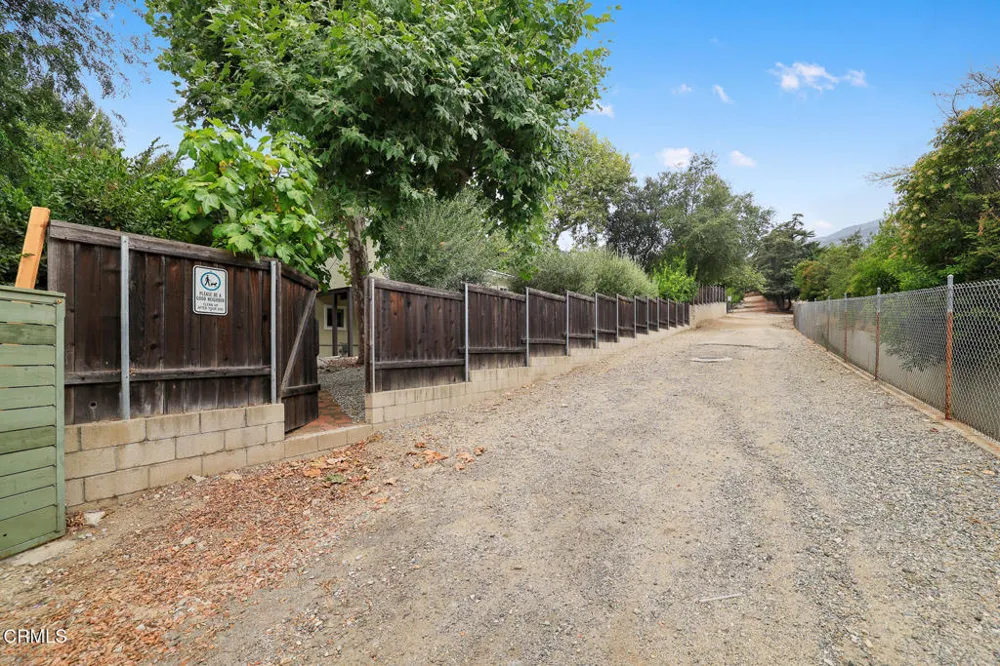 5148 Oakwood Avenue La Canada Flintridge, CA 91011