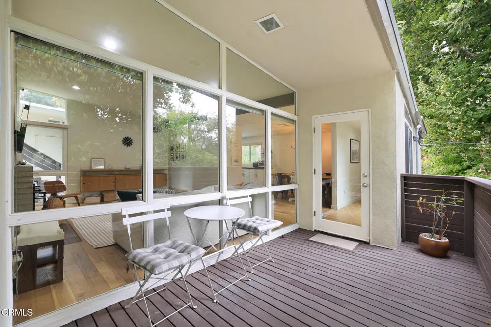 5148 Oakwood Avenue La Canada Flintridge, CA 91011