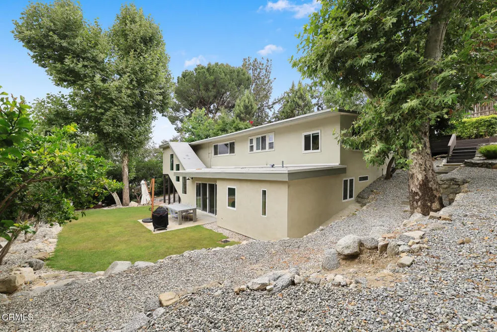 5148 Oakwood Avenue La Canada Flintridge, CA 91011