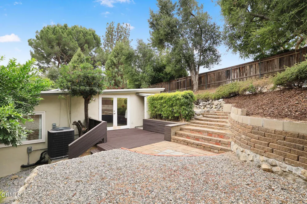 5148 Oakwood Avenue La Canada Flintridge, CA 91011
