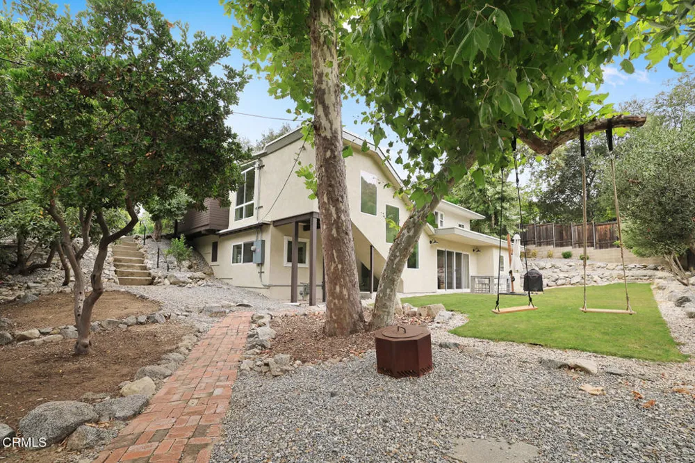 5148 Oakwood Avenue La Canada Flintridge, CA 91011