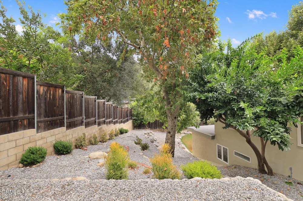 5148 Oakwood Avenue La Canada Flintridge, CA 91011