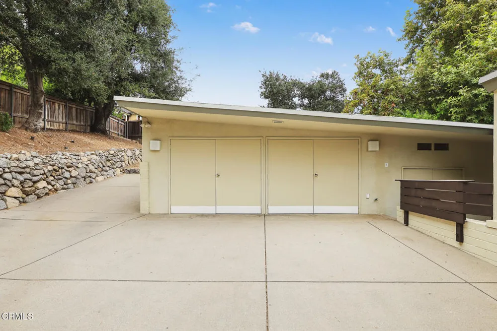 5148 Oakwood Avenue La Canada Flintridge, CA 91011