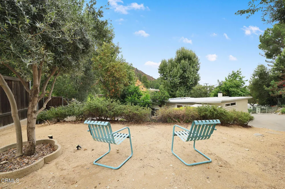 5148 Oakwood Avenue La Canada Flintridge, CA 91011