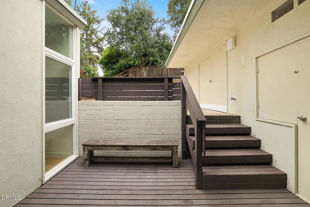 5148 Oakwood Avenue La Canada Flintridge, CA 91011