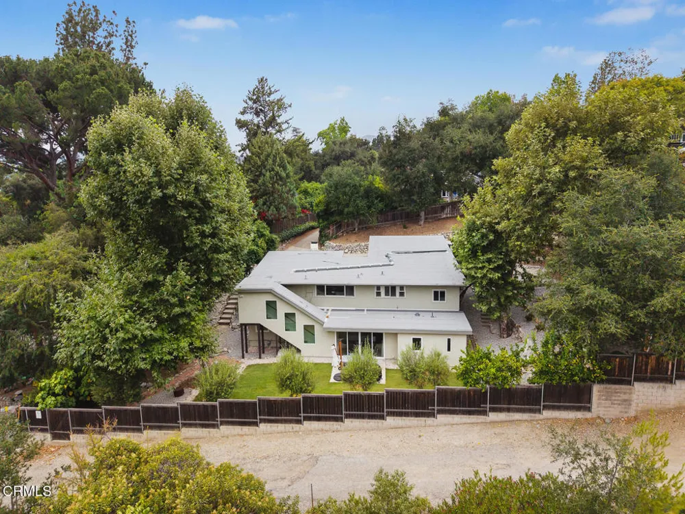 5148 Oakwood Avenue La Canada Flintridge, CA 91011