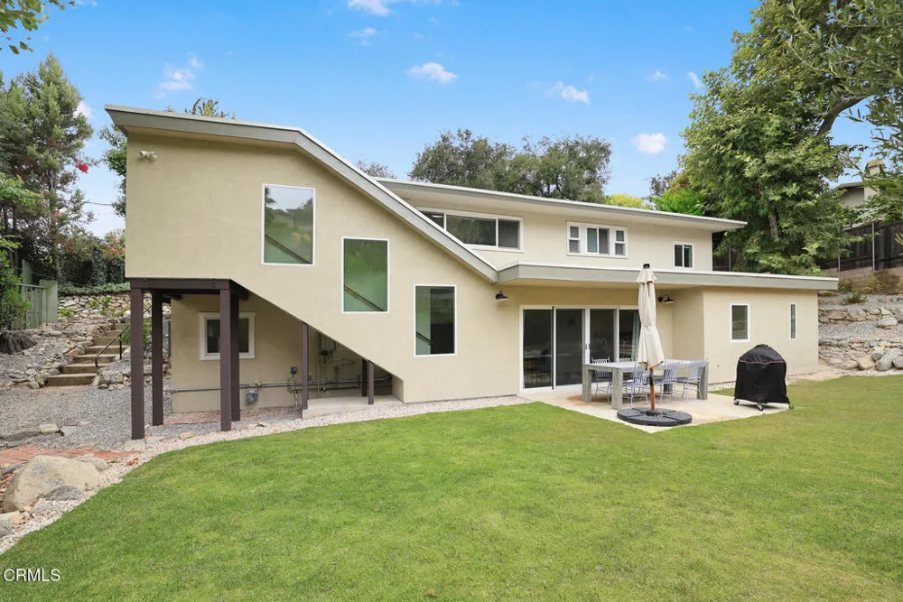 5148 Oakwood Avenue La Canada Flintridge, CA 91011