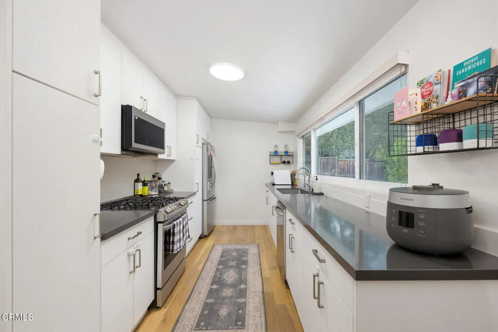 5148 Oakwood Avenue La Canada Flintridge, CA 91011