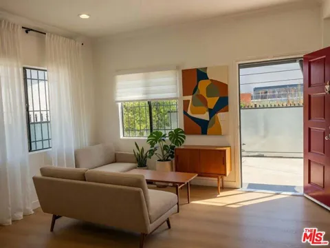 1443 Mariposa Avenue