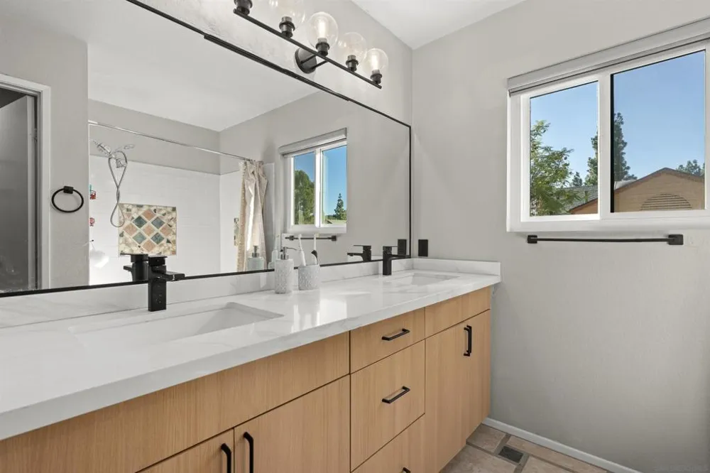 8896 Highwood Dr #C San Diego, CA 92119
