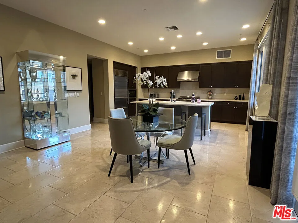 23500 Park Sorrento #C33 Calabasas, CA 91302