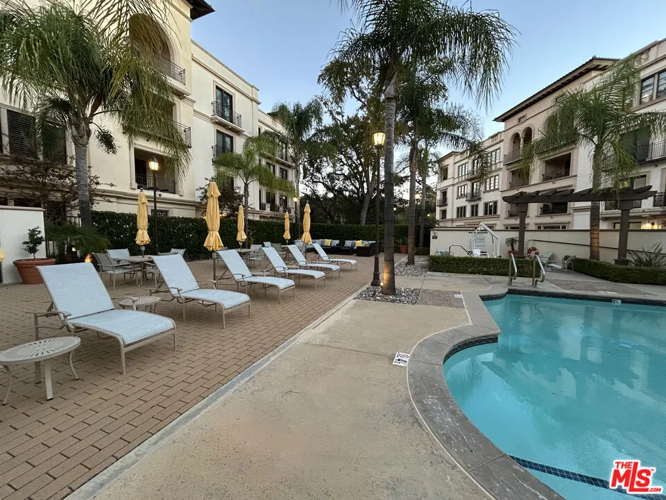 23500 Park Sorrento #C33 Calabasas, CA 91302