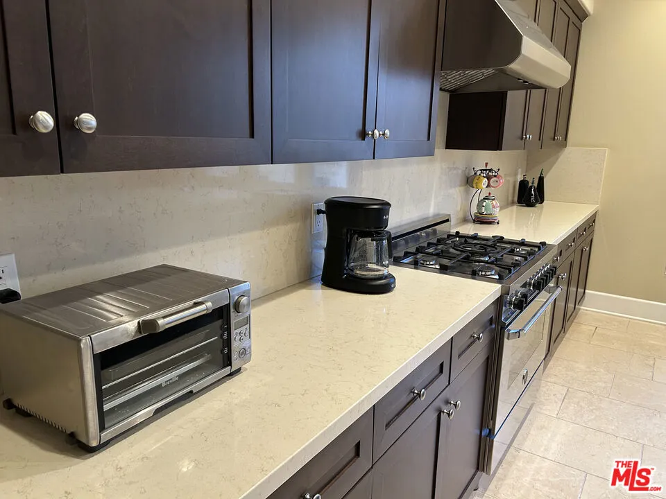 23500 Park Sorrento #C33 Calabasas, CA 91302