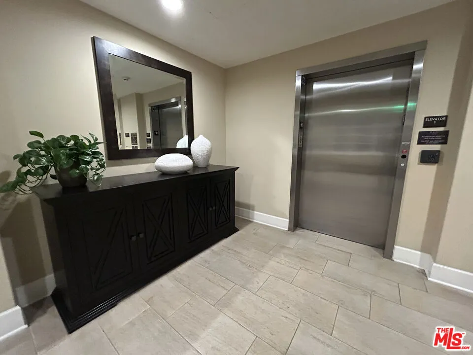 23500 Park Sorrento #C33 Calabasas, CA 91302