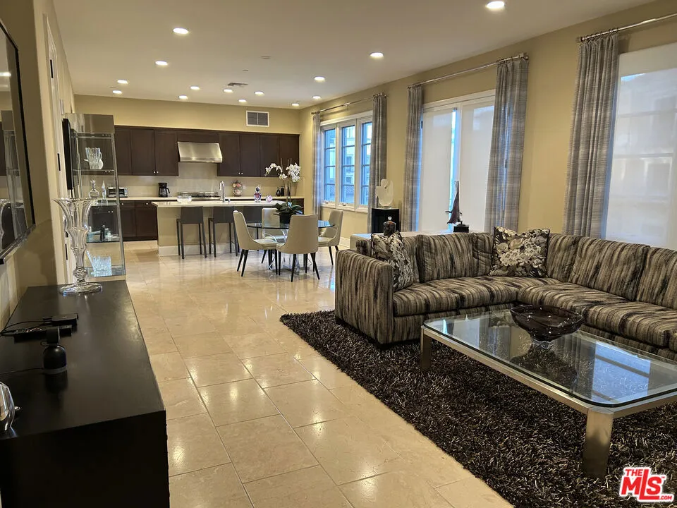 23500 Park Sorrento #C33 Calabasas, CA 91302
