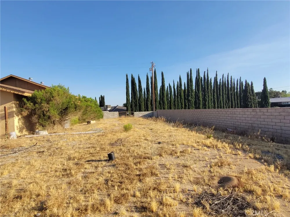 19381 Kinai Apple Valley, CA 92307