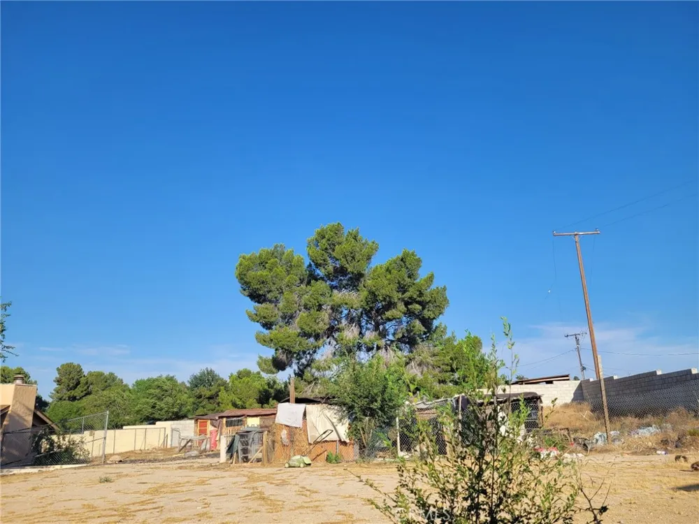 19381 Kinai Apple Valley, CA 92307