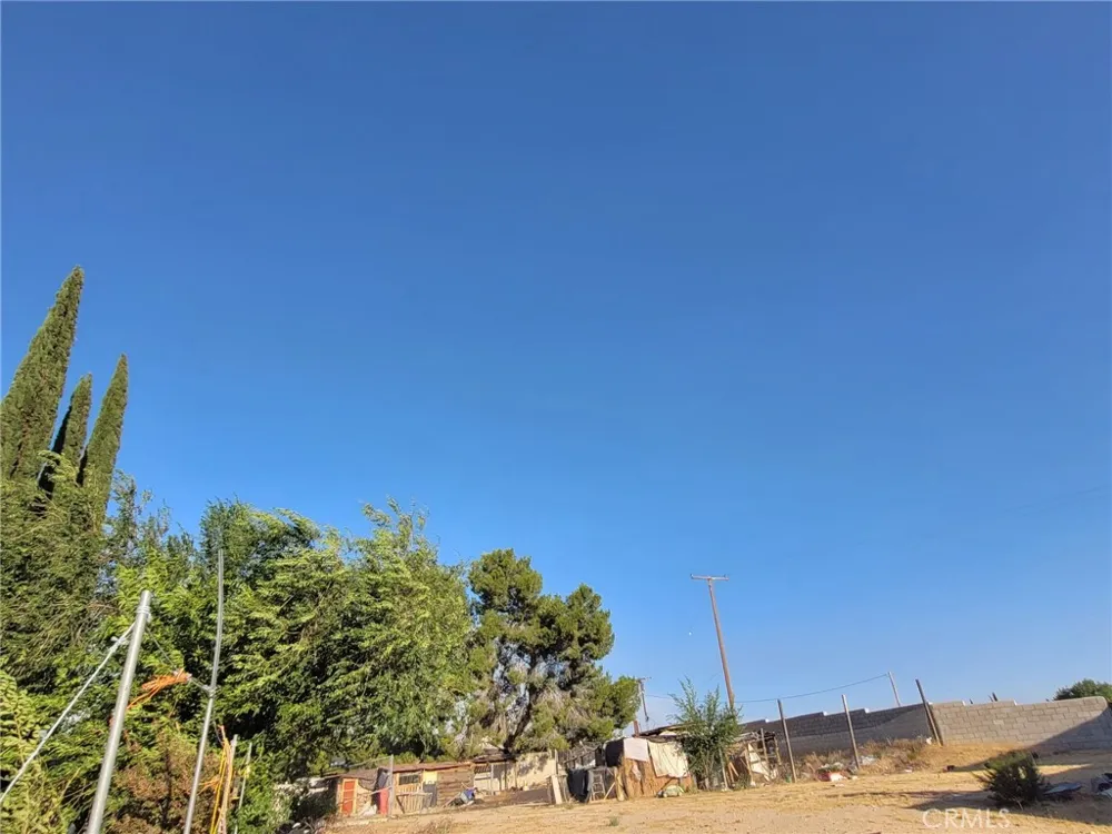 19381 Kinai Apple Valley, CA 92307