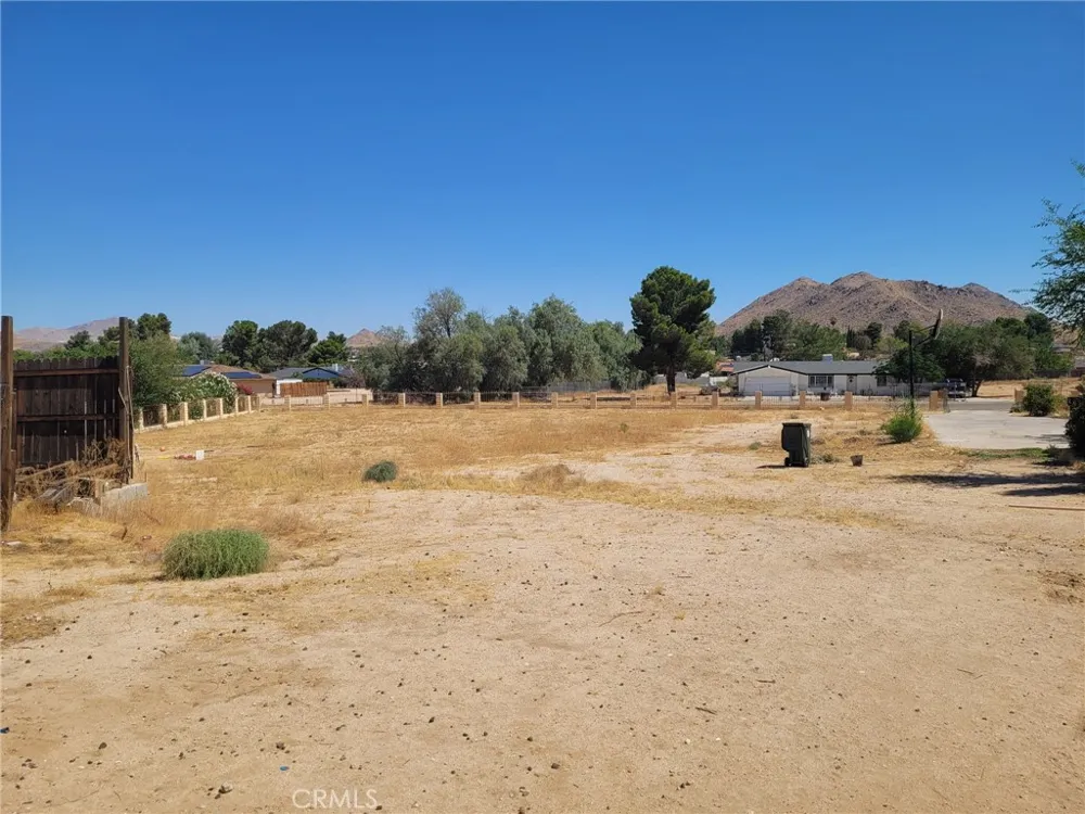 19381 Kinai Apple Valley, CA 92307