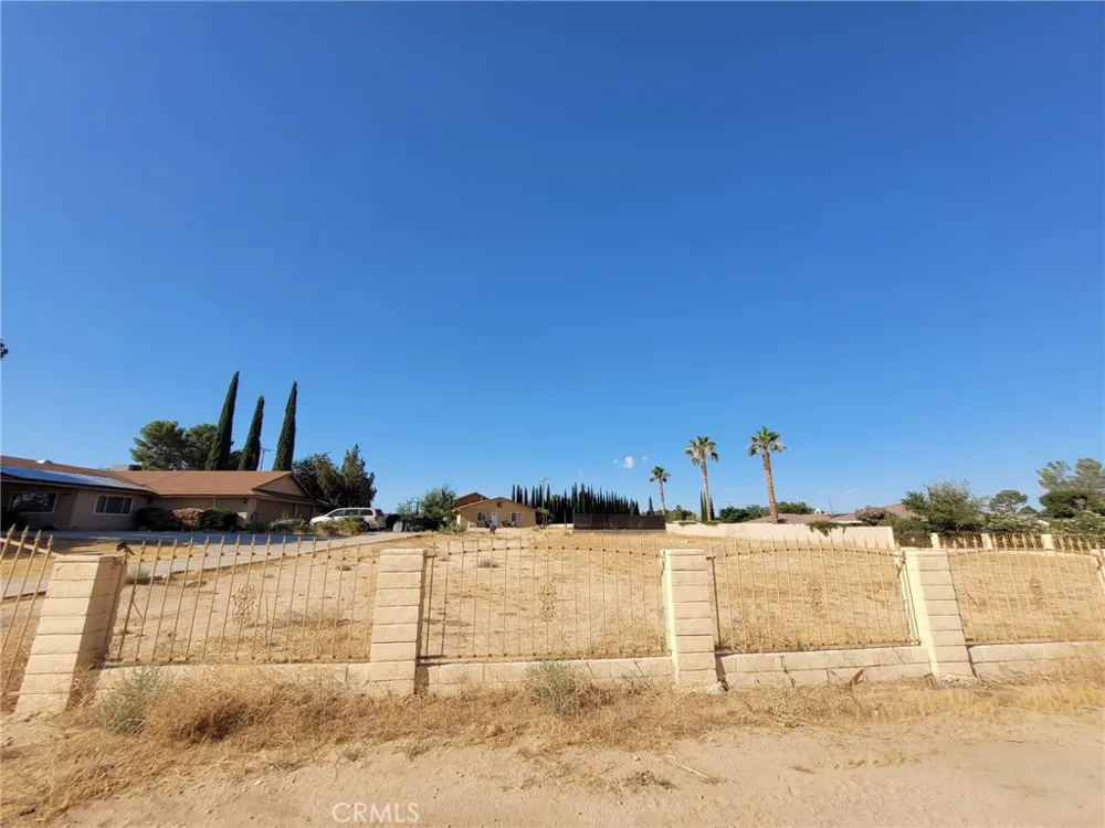 19381 Kinai Apple Valley, CA 92307