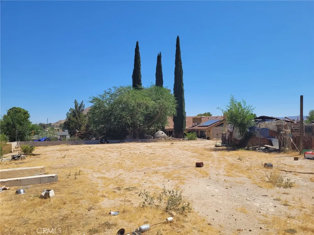 19381 Kinai Apple Valley, CA 92307