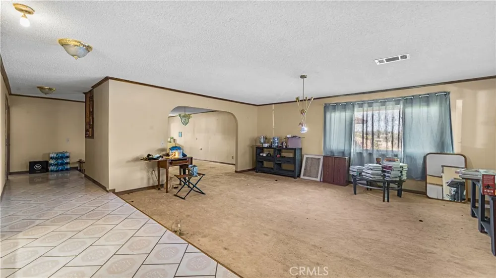 19381 Kinai Apple Valley, CA 92307