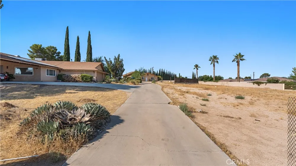 19381 Kinai Apple Valley, CA 92307
