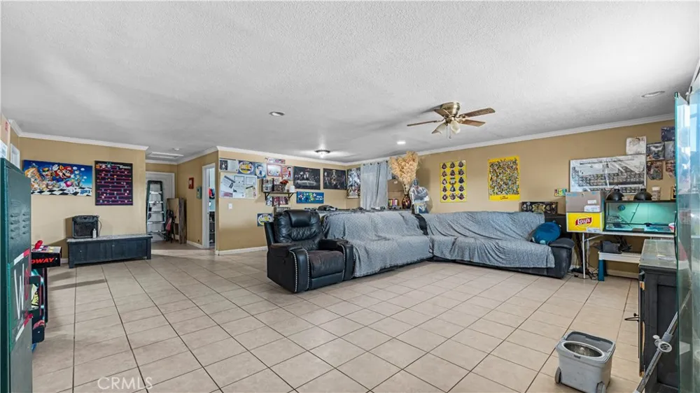 19381 Kinai Apple Valley, CA 92307