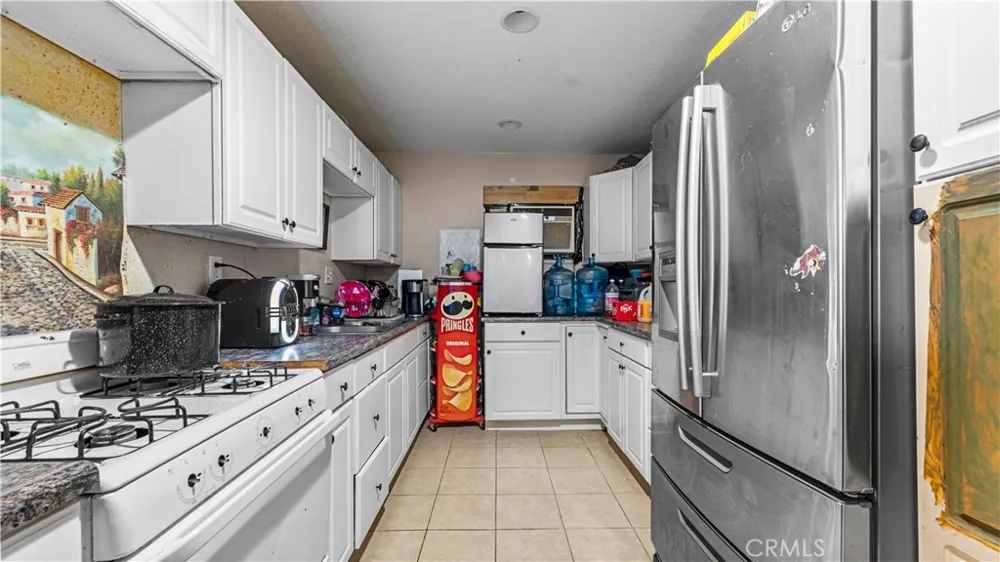 19381 Kinai Apple Valley, CA 92307