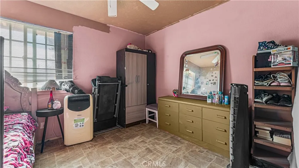 19381 Kinai Apple Valley, CA 92307