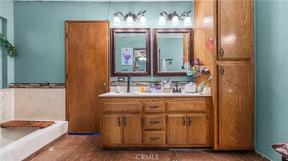 19381 Kinai Apple Valley, CA 92307