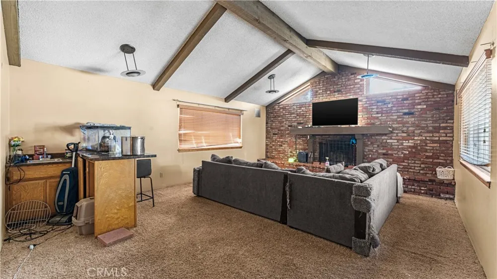 19381 Kinai Apple Valley, CA 92307