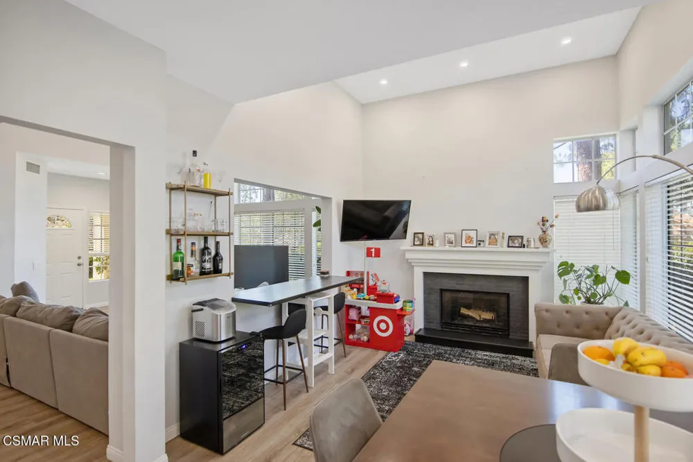 156 Windrose Drive Thousand Oaks, CA 91320