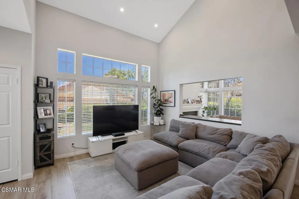 156 Windrose Drive Thousand Oaks, CA 91320
