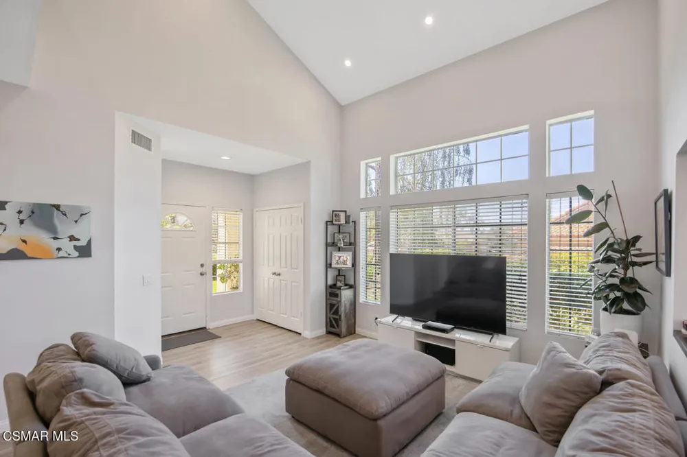 156 Windrose Drive Thousand Oaks, CA 91320