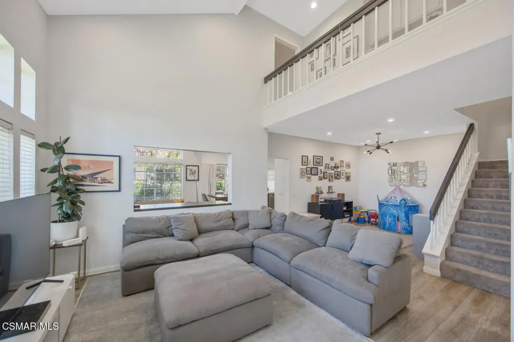 156 Windrose Drive Thousand Oaks, CA 91320