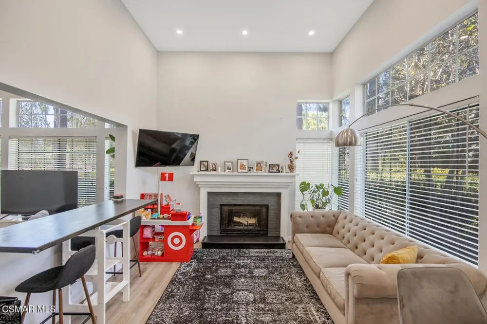 156 Windrose Drive Thousand Oaks, CA 91320