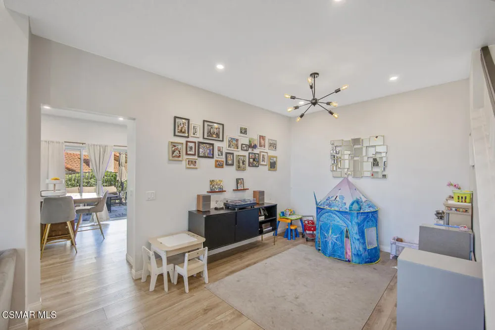 156 Windrose Drive Thousand Oaks, CA 91320