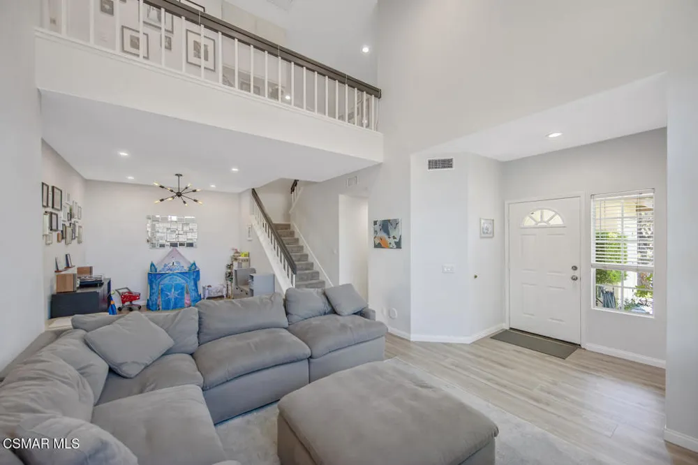 156 Windrose Drive Thousand Oaks, CA 91320