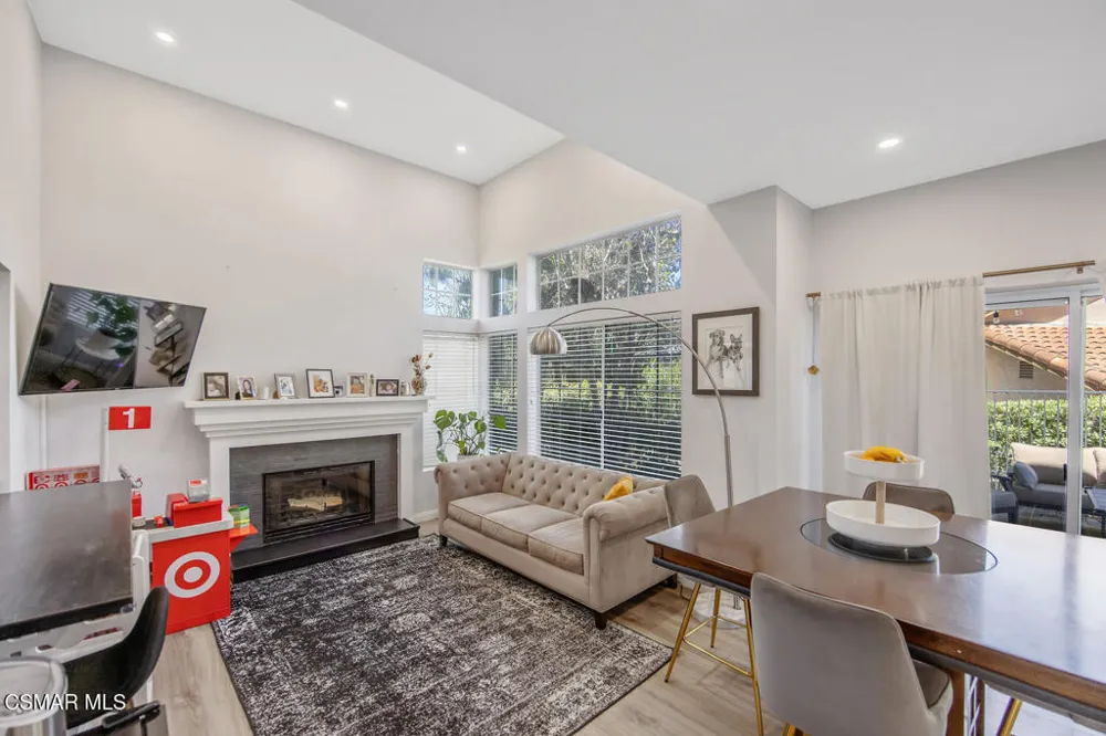 156 Windrose Drive Thousand Oaks, CA 91320