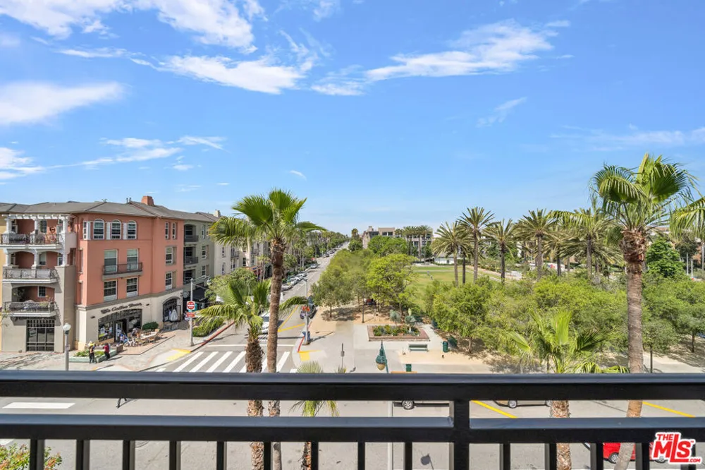 6020 Seabluff Drive #438 Playa Vista, CA 90094