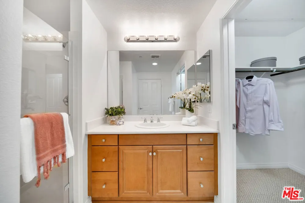 6020 Seabluff Drive #438 Playa Vista, CA 90094
