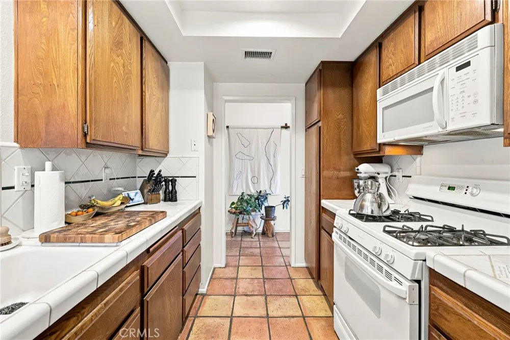 701 Blue Oak Avenue Newbury Park, CA 91320
