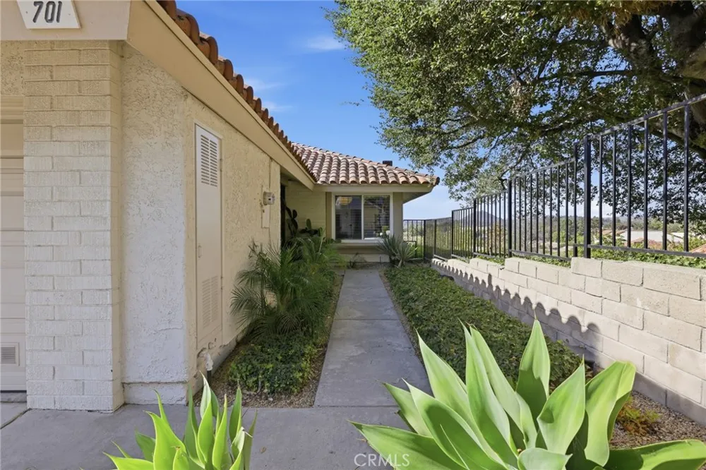 701 Blue Oak Avenue Newbury Park, CA 91320