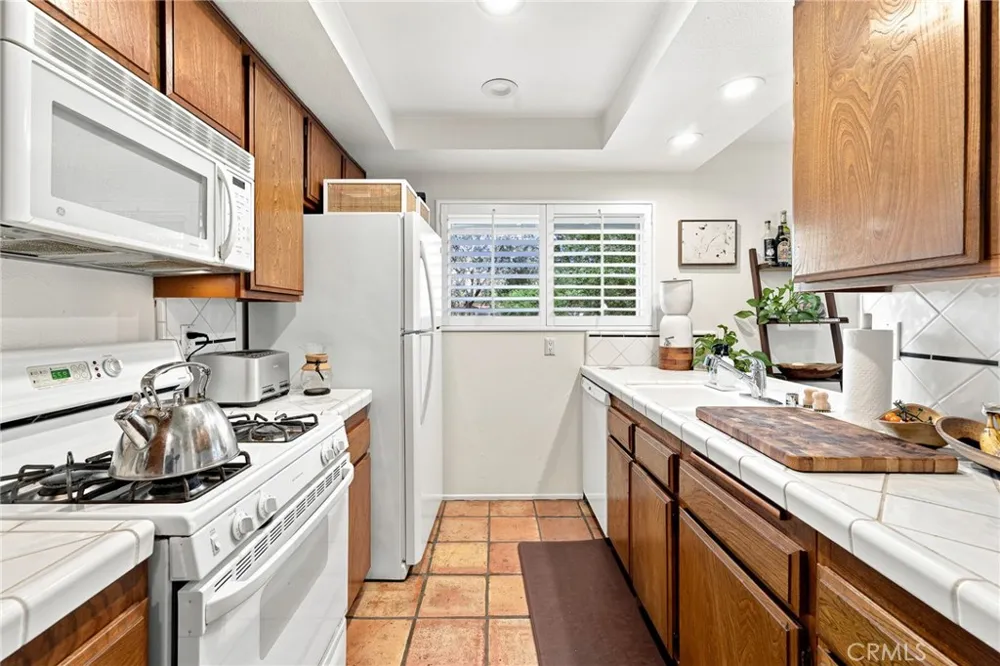701 Blue Oak Avenue Newbury Park, CA 91320