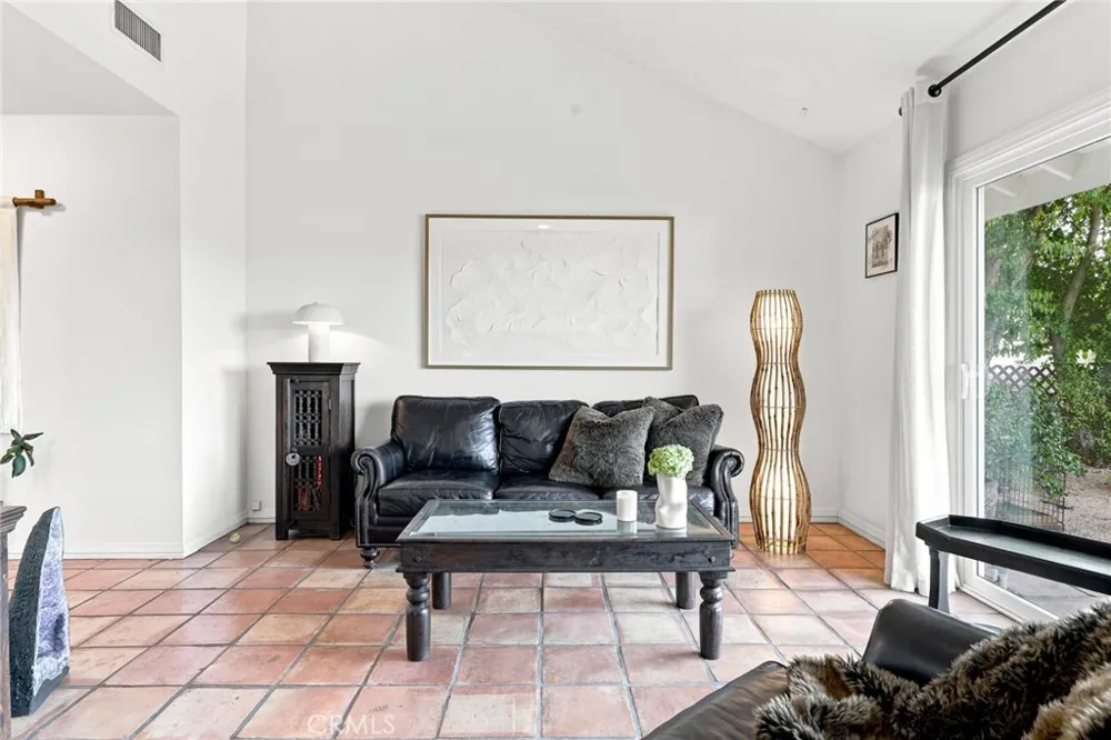 701 Blue Oak Avenue Newbury Park, CA 91320